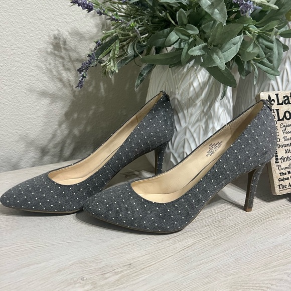 Fabulous Karl Lagerfeld Jeane2 Gray White Polka Dot Heels Women’s Size 8 - Picture 3 of 7